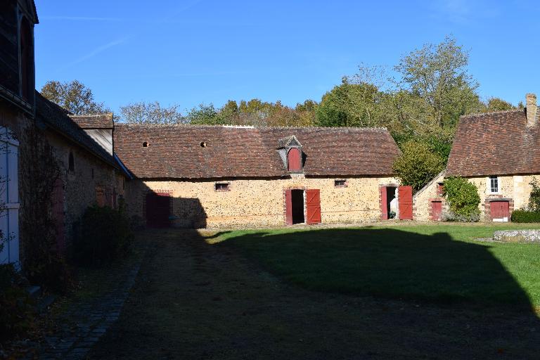 Étables, vue générale depuis l'est.