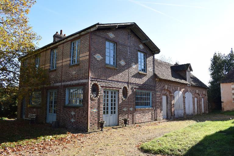 Écurie, remise et logement du palefrenier (?), vue générale depuis le nord-ouest.