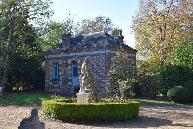 Pavillon d'entrée, vue générale depuis l'est.