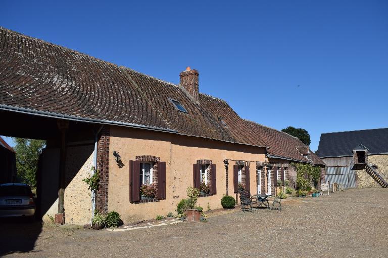 Corps de passage et bâtiment principal, vue générale depuis le sud-ouest.