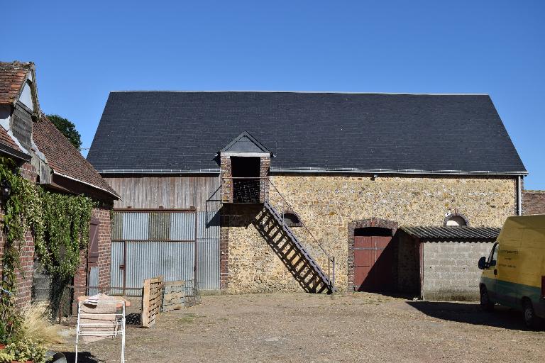 Étable, vue générale depuis l'ouest.