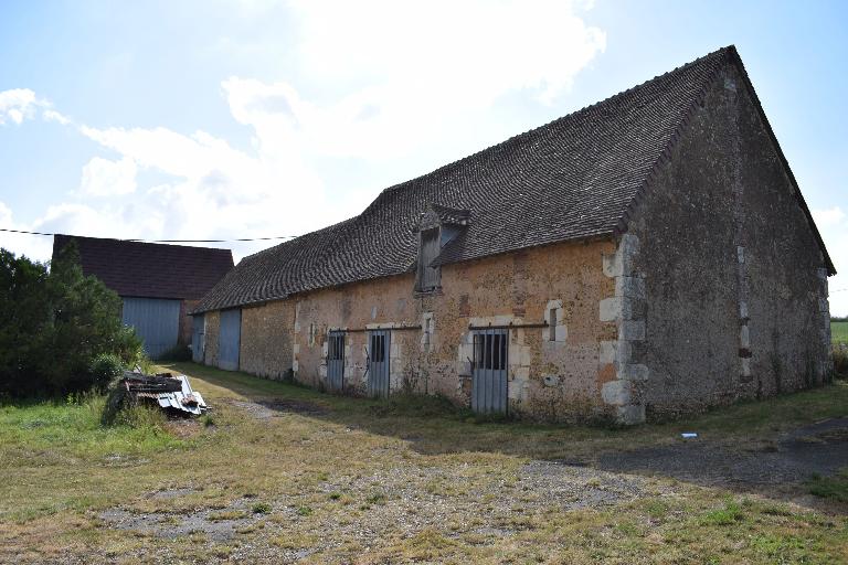 Bâtiment secondaire (étables / écuries et grange) et remise, vue générale depuis l'ouest.
