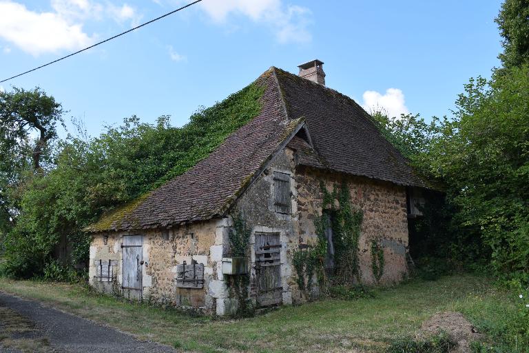 Fournil et toits à porc, vue depuis le nord-est.