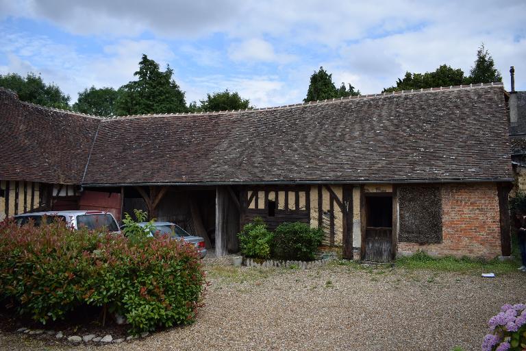 Dépendance, aile sud-ouest (écuries et fournil).