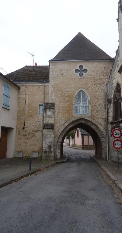 Tour porte, vue du nord.