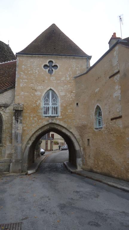 Tour porte, vue du sud.