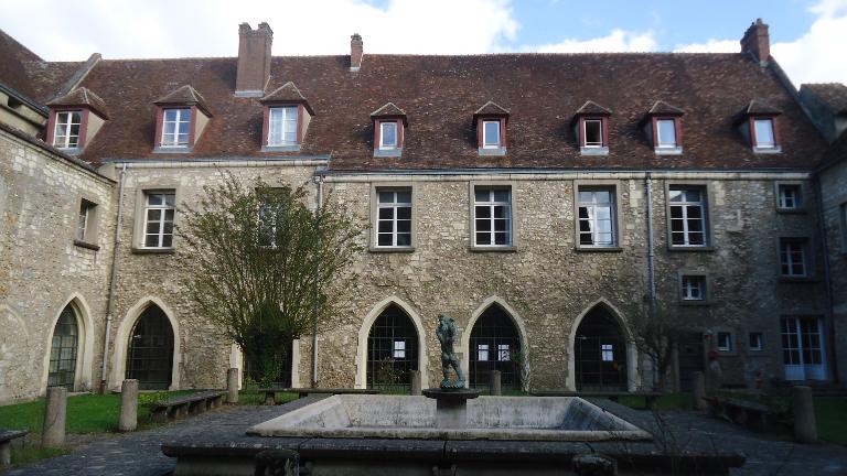 Aile est, vue de l'ouest.