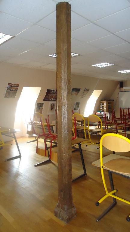 Aile est, élévation intérieure : comble, poinçon.