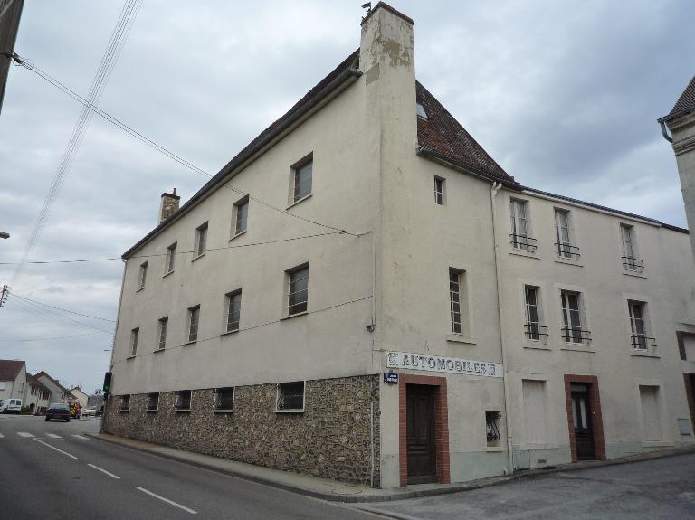 Façade ouest, vue du sud.