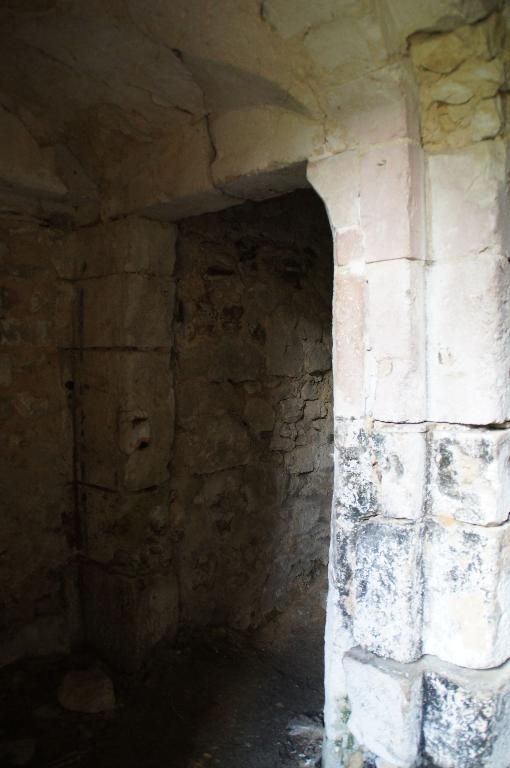 Vue intérieure, rez-de-chaussée, porte de l'escalier, salle 1.7.