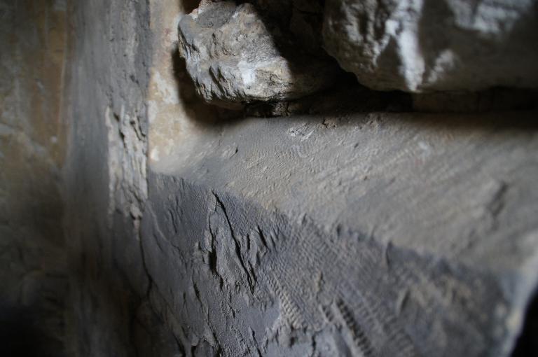 Vue intérieure, premier étage, détail de la fenêtre de l'escalier du mur pignon sud.