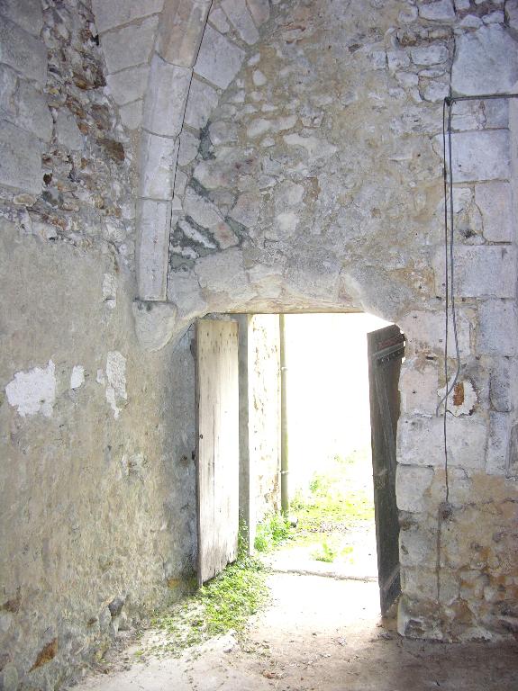 Vue intérieure, rez-de-chaussée, salle, entrée.