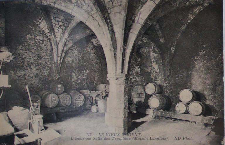 Carte postale, vue intérieure, rez-de-chaussée, salle, collection privée (début 20e siècle).