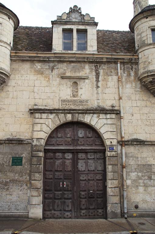 Bâtiment 3, face nord, détail du portail d'entrée, vue du nord.