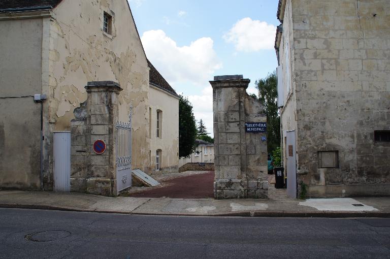 Face est, vue de l'est, portail.