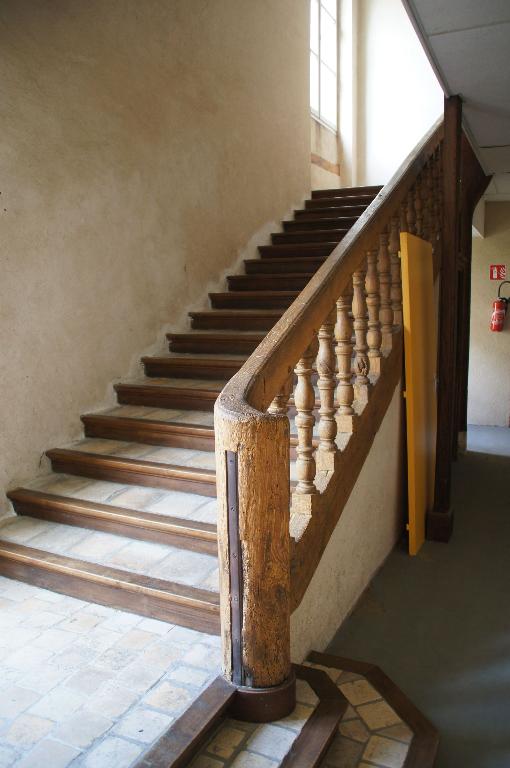 Vue intérieure, rez-de-chaussée, escalier sud.