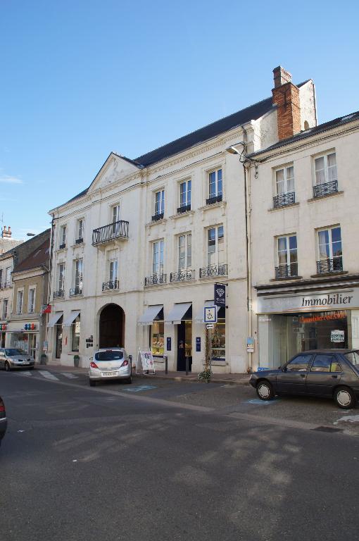 Face ouest, vue du sud-ouest.
