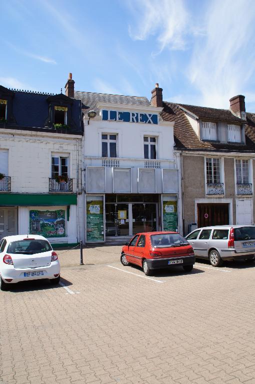 Maison, actuellement cinéma Le Rex (26 place du Général-Saint-Pol)