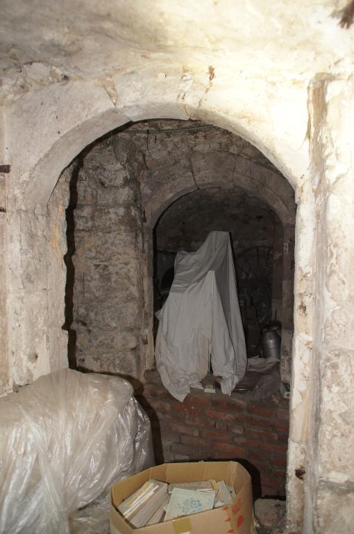Vue intérieure, caves, cellule nord, vue de la celulle sud.