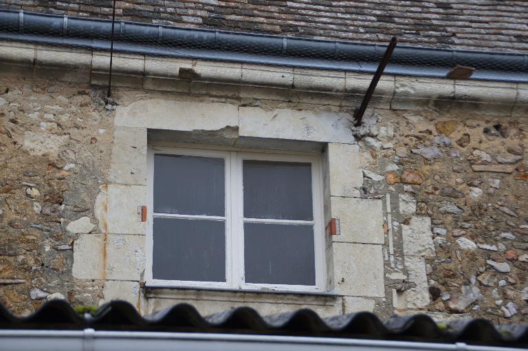Face sud (bâtiment 2), premier étage, fenêtre.