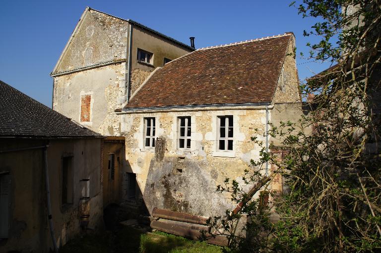 Aile est, vue de l'est.