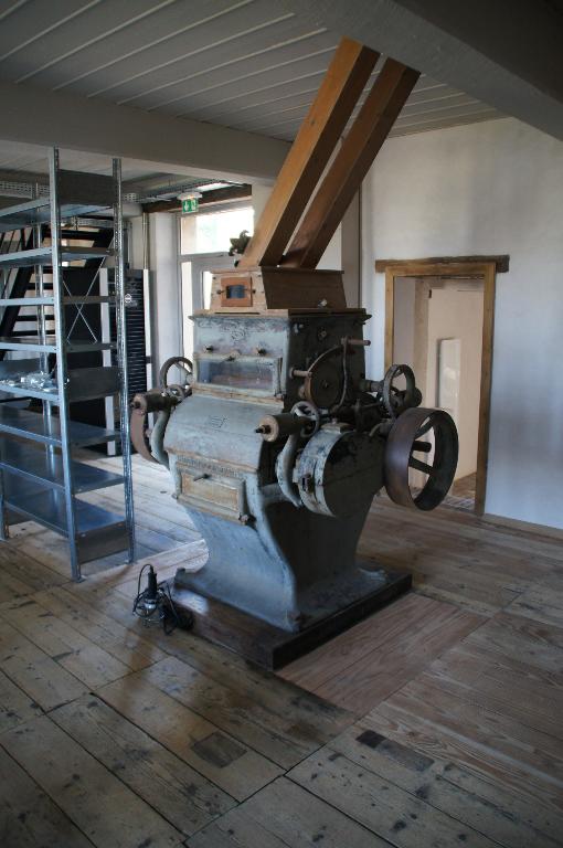 Vue intérieure, ancienne machine à broyer.