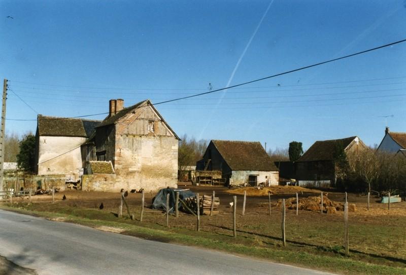 Vue du site (four situé entre l'ancienne halle et l'habitation).
