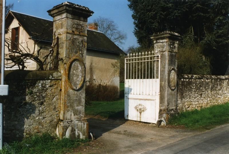 Portail d'entrée.