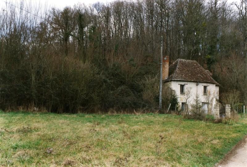 Etat actuel du site, le four était dans les taillis à gauche, maison du tuilier à droite.
