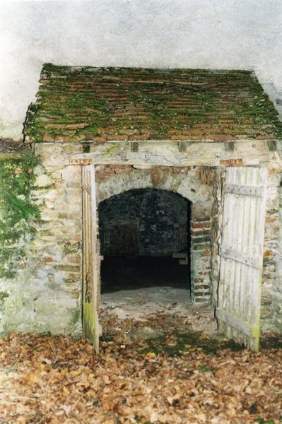 Face Est, embrasure de foyer.