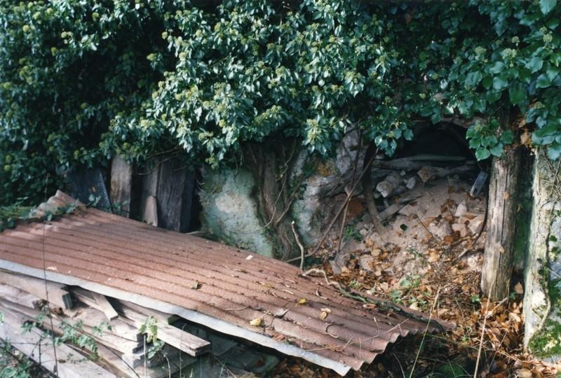 Embrasure de foyer Nord endommagée.