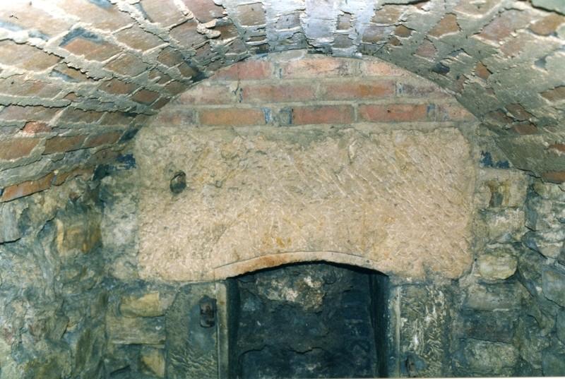 Voûtement de l'embrasure de défournement et linteau de la bouche.