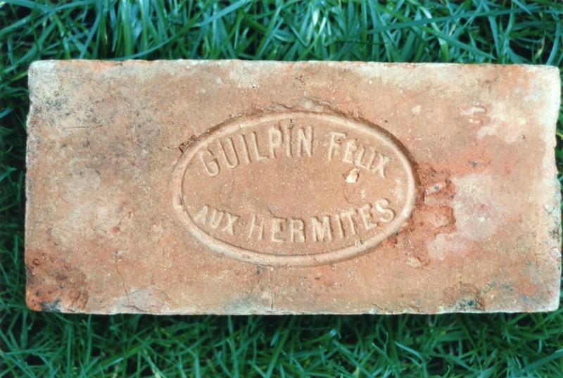 Marque qui peut avoir été utilisée dans l'une des 3 briqueteries exploitées par GUILPIN Félix.