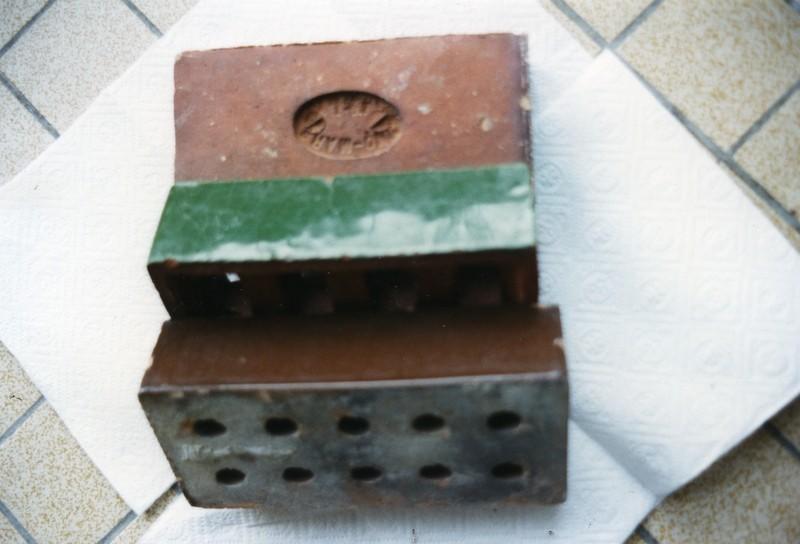 Briques de parement vernissées.