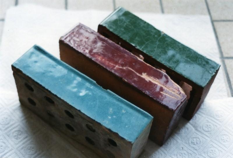Briques de parement vernissées.