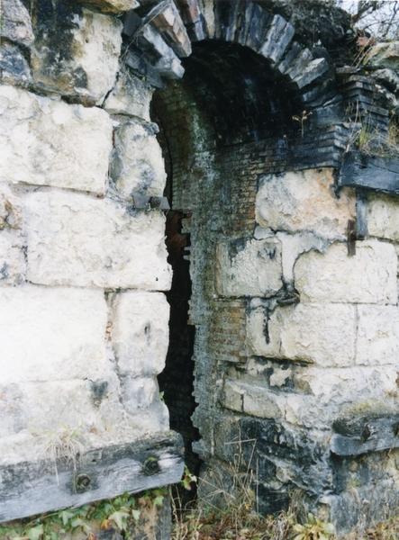 Site E, four 1 (Porte de chargement).