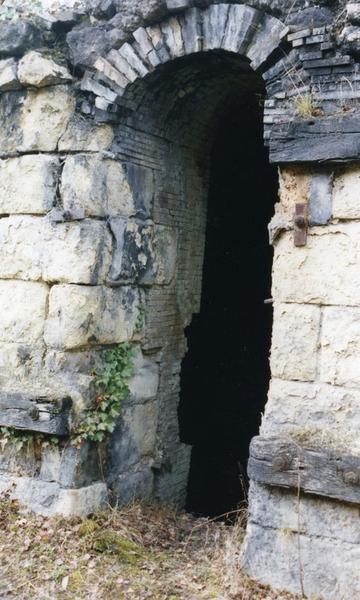 Site E, four 1 (Porte de chargement).