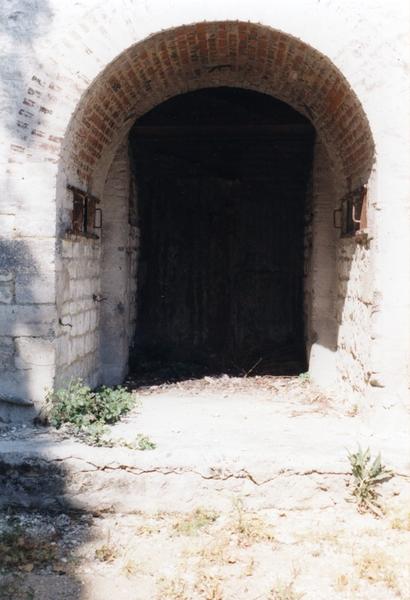 Embrasure de déchargement et sur les flancs, volets d'obstruction des gaines de ventilation.