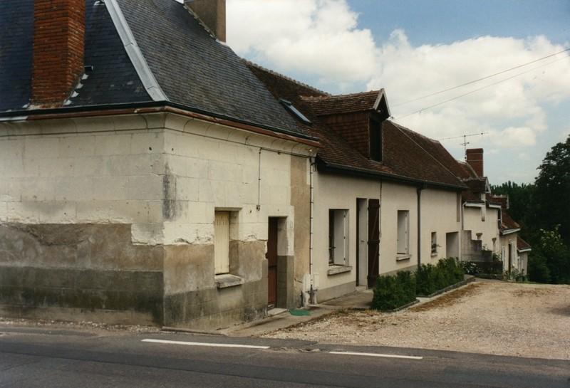 Habitation du tuilier et des ouvriers, au centre l'écurie.