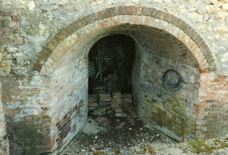 Embrasure.