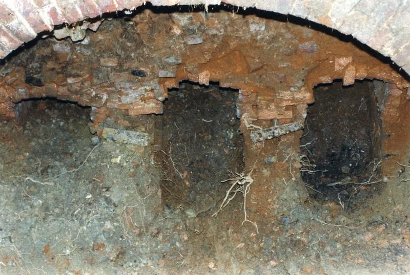 Voûtement de l'embrasure et alandiers.