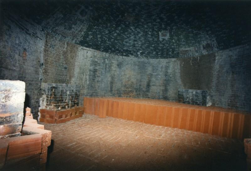Cuve, cheminées des foyers E et S, sole.