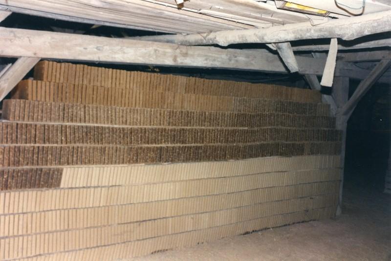 Carreaux au séchage, nef centrale.