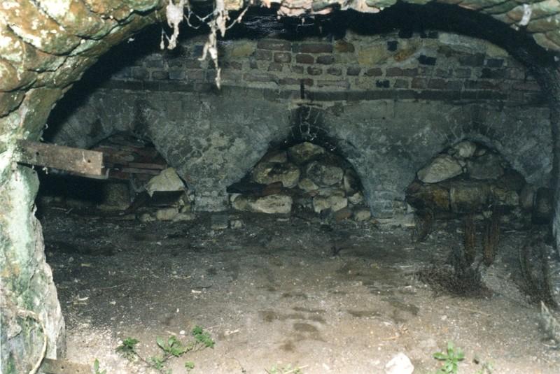 Foyer et arches supportant la sole.
