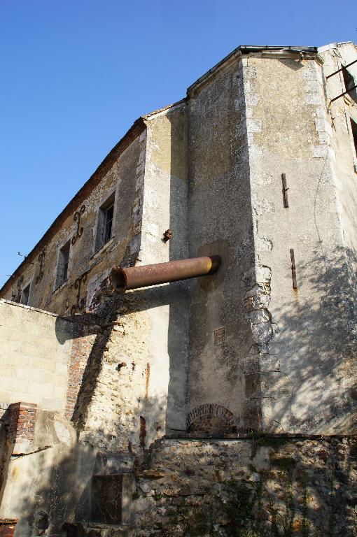 Tour polygonale demi-hors-oeuvre, aile nord, vue du nord-ouest.