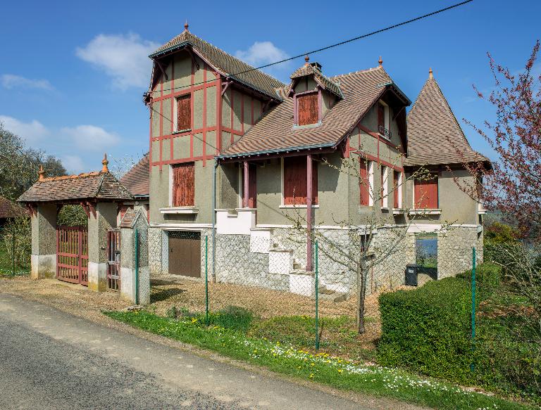 Vue rapprochée depuis le sud-est.