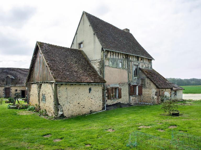 Vue générale depuis le nord-est. ; Ferme de la Chalopinière.