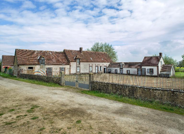 Vue générale du bâtiment principal depuis l'ouest. ; Ferme à Coudelée. ; Ferme à Coudelée.