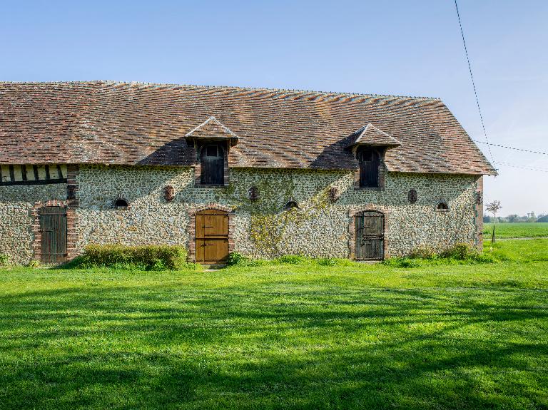 Bâtiment secondaire, vue de la façade sud de la bergerie.