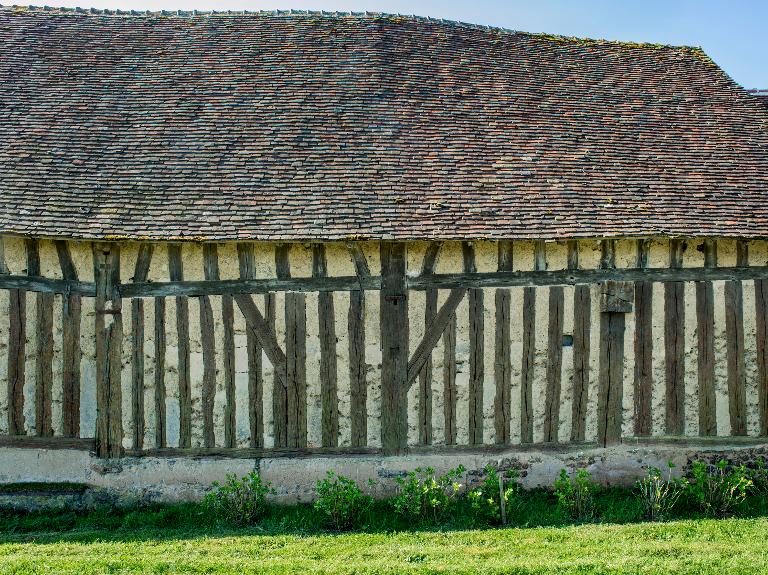 Bâtiment secondaire, vue de détail de la mise en oeuvre en pan de bois côté nord (partie grange/pressoir).